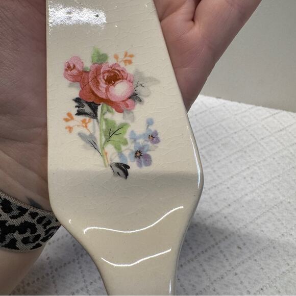 Vintage Cream and Pink Floral Serving Utensil - Picture 3 of 4